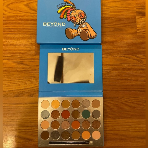 Beyond Shimmer & Matte Eyeshadow Palette 24 C - Picture 3 of 13